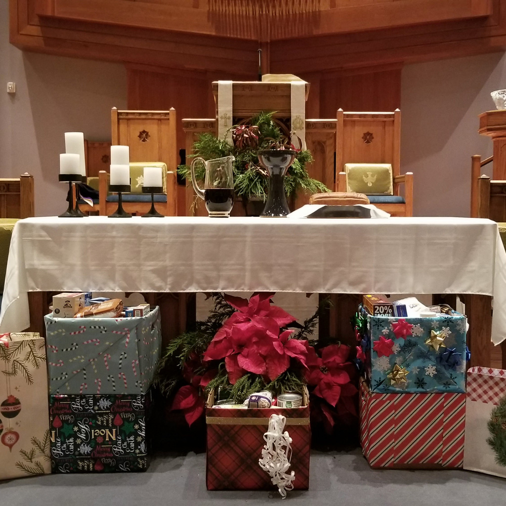 W Ser Spec C Eve Table & Bows resized